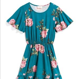 NWOT Everly Green dress